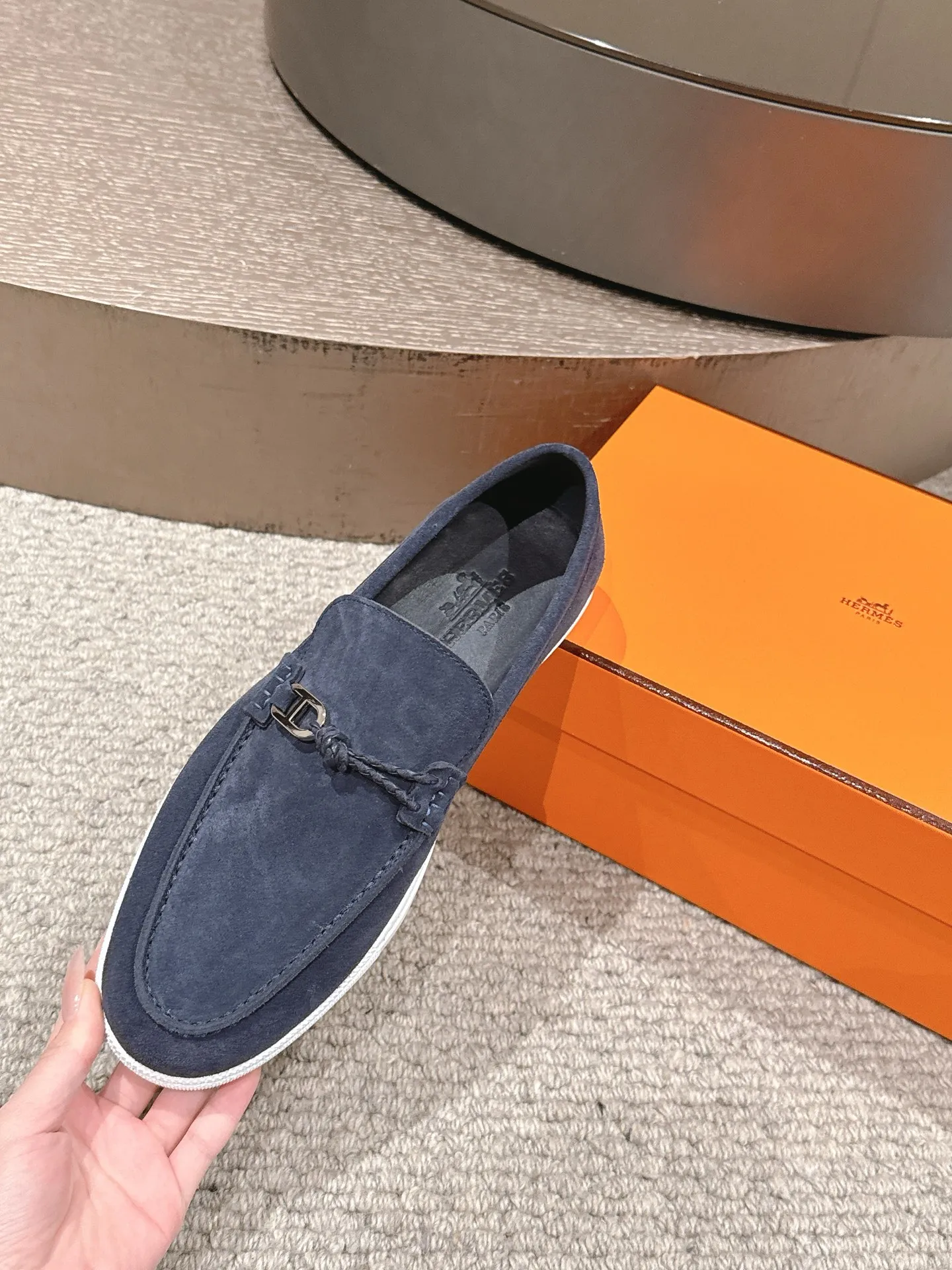 【ΗERMES】 P:540💰 Size: 39-45 (45.46. Customized) Hermes Men's Slip-on Loafers Lgnacio Series Couple's Loafers Casual Sports Shoes Original Purchase Development Made Goods This calfskin loafer is decorated with leather braiding and "Chaine d'Ancre" buckle. Fashionable nautical style loafers, ideal for land and seaside. Exquisite packaging at the delivery counter 🛍📦 Fabric: Original customized imported first-layer cowhide/cow suede Lining: Imported soft cowhide lining Sole: Original molded non-slip TPU material Bottom thickness: 2CM